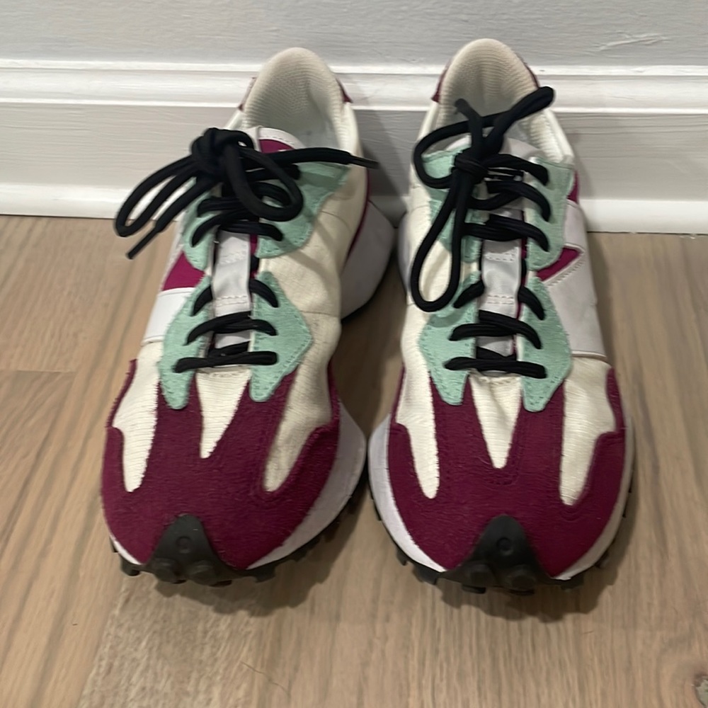 New balance 327 style, women’s sneakers size 8.5